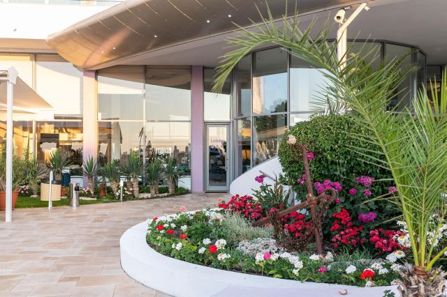 Sentido Neptun Beach