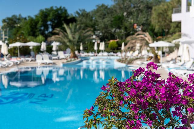 Sentido Neptun Beach