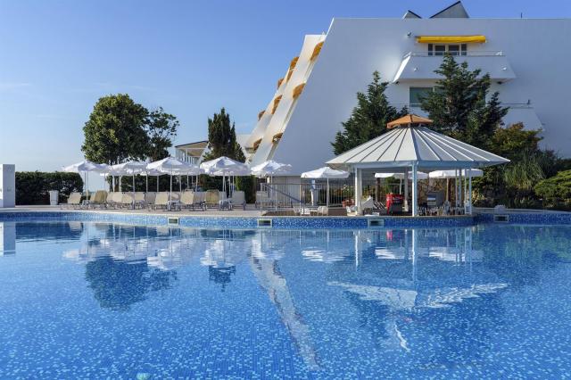 AluaSun Helios Beach