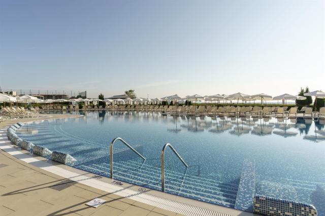 Alua Helios Bay