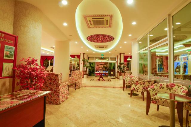 Pine House Hotel 