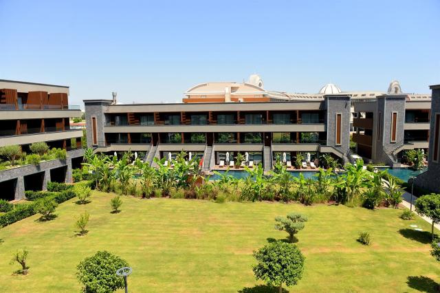 Jacaranda Luxury Resort