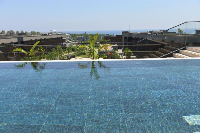 Jacaranda Luxury Resort