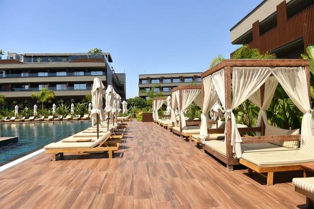 Jacaranda Luxury Resort