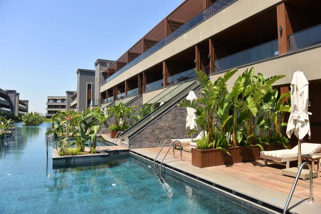 Jacaranda Luxury Resort