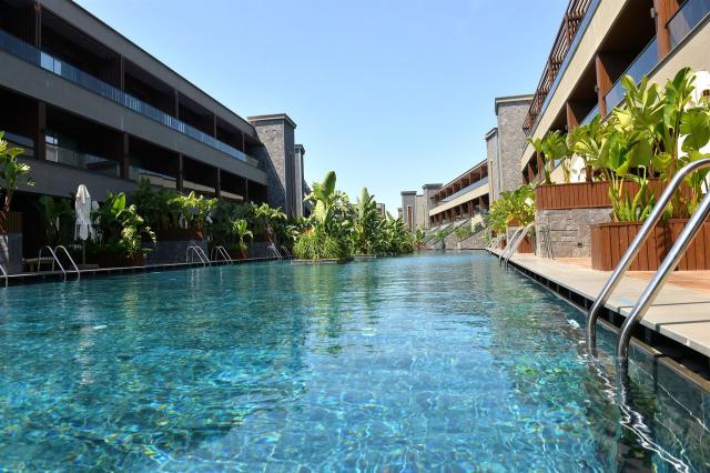Jacaranda Luxury Resort