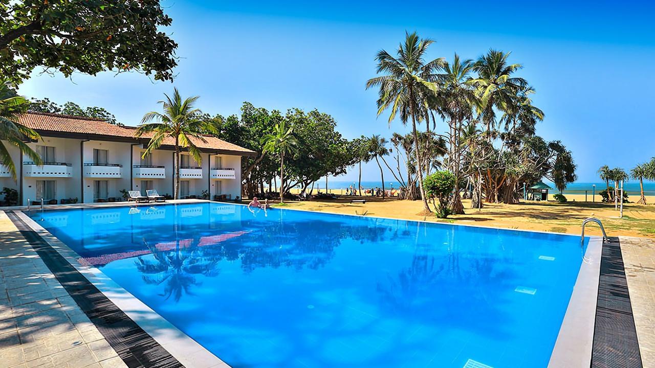 Hibiscus Beach Hotel & Villas