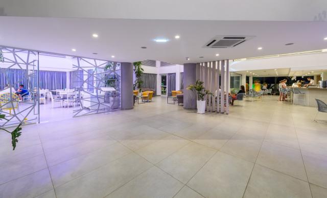 Tasia Maris Sands Hotel