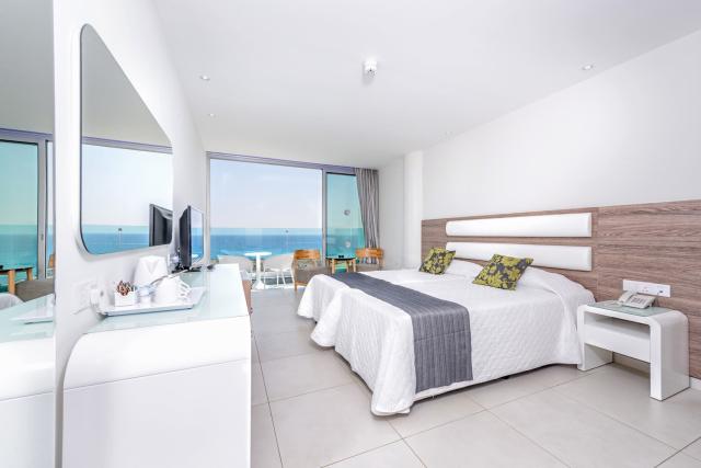 Tasia Maris Sands Hotel