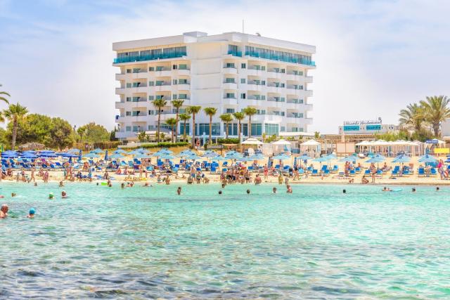 Tasia Maris Sands Hotel