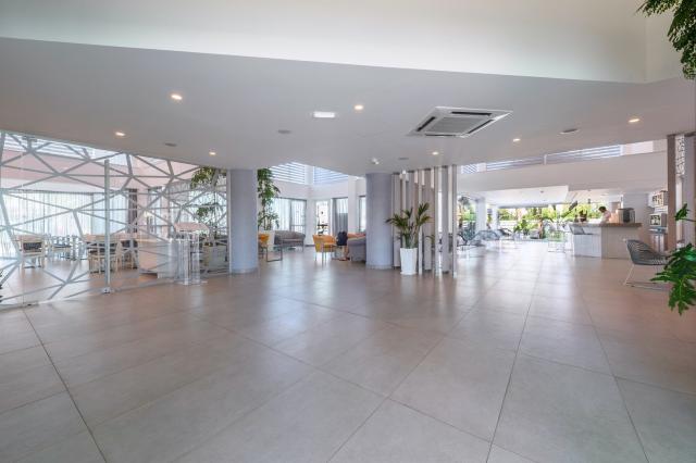 Tasia Maris Sands Hotel
