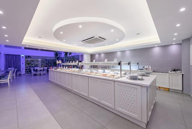 Tasia Maris Sands Hotel