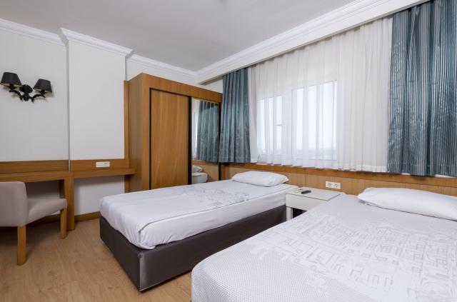 Lake & River Side Hotel & Spa