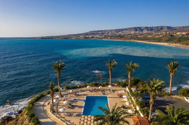 Vrachia Beach Hotel & Suites