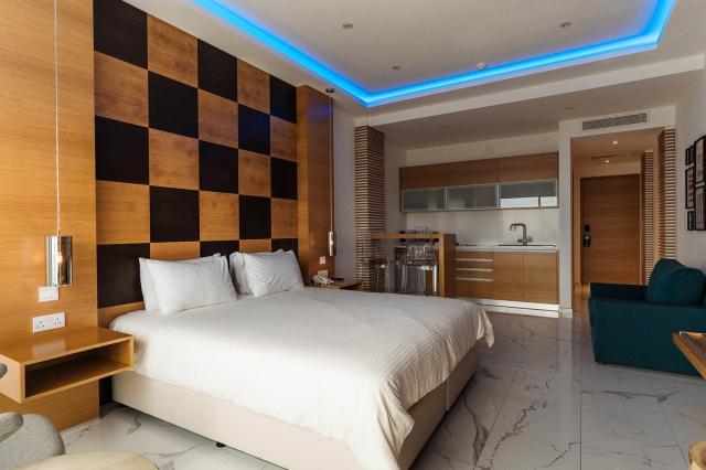 Vrachia Beach Hotel & Suites