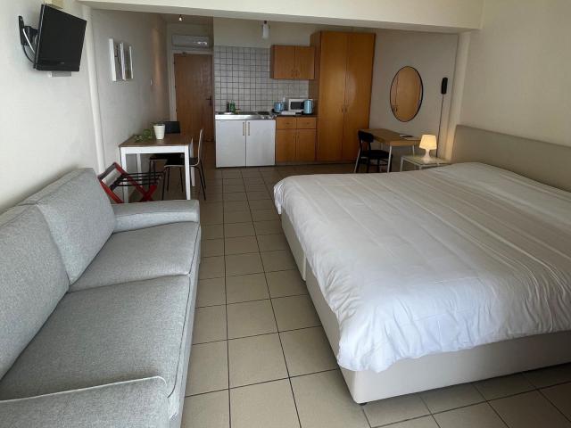 Vrachia Beach Hotel & Suites