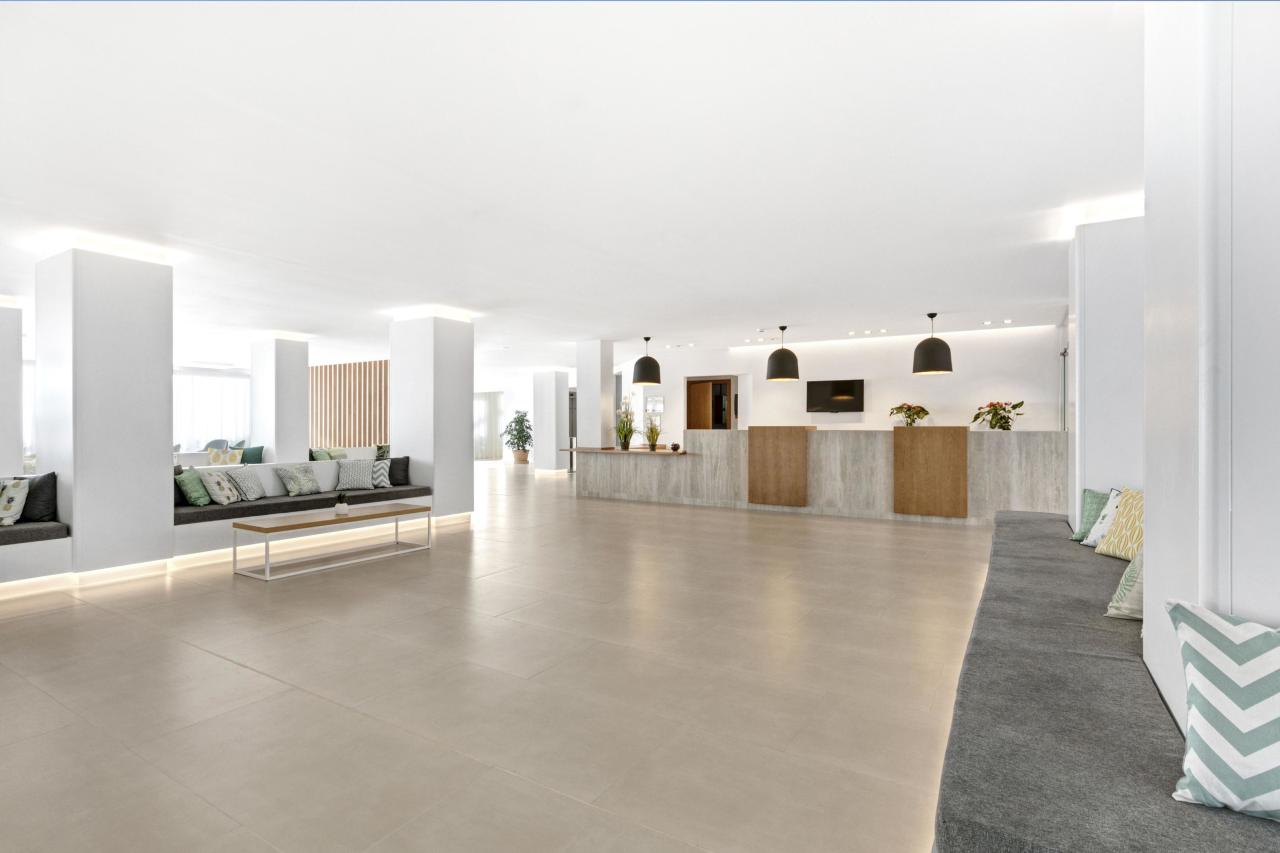 011-L-lounge-lobby_110488005