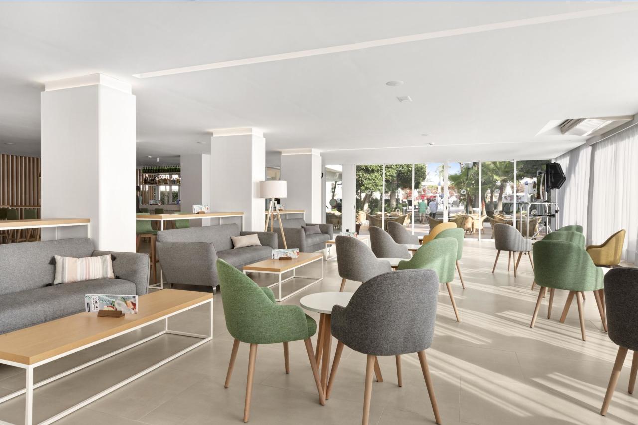 013-L-lounge-lobby_110487979