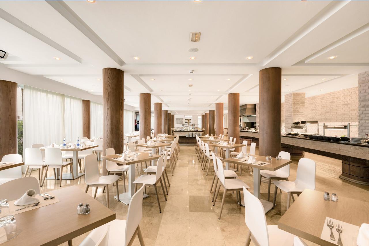 025-R-restaurant_110487986