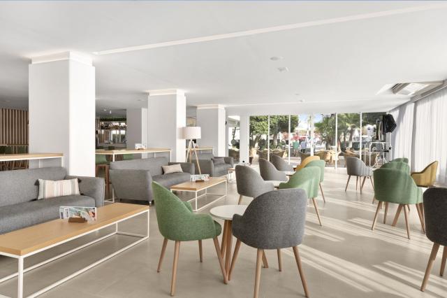 013-L-lounge-lobby_110487979