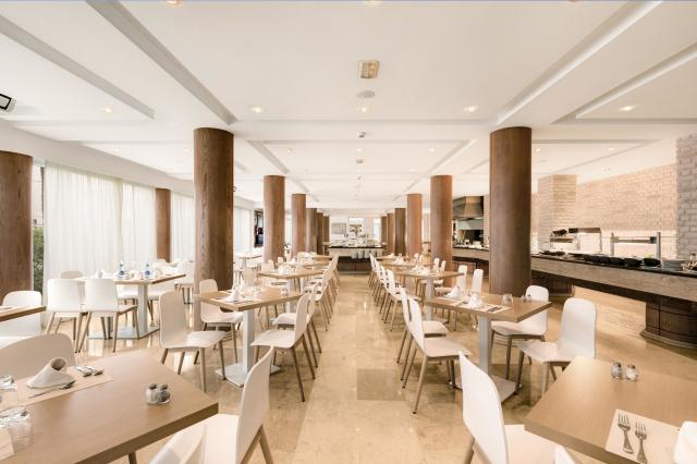 025-R-restaurant_110487986
