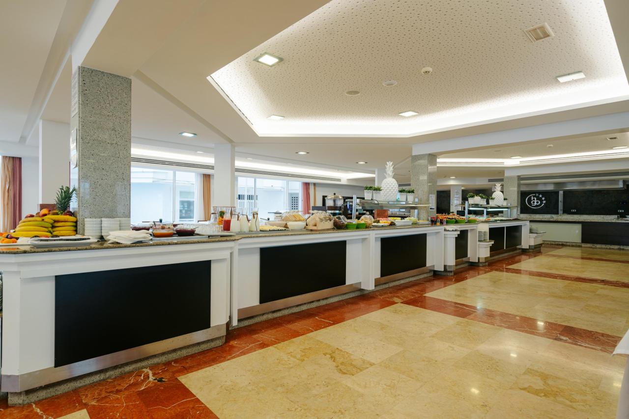 026-R-restaurant_110534287