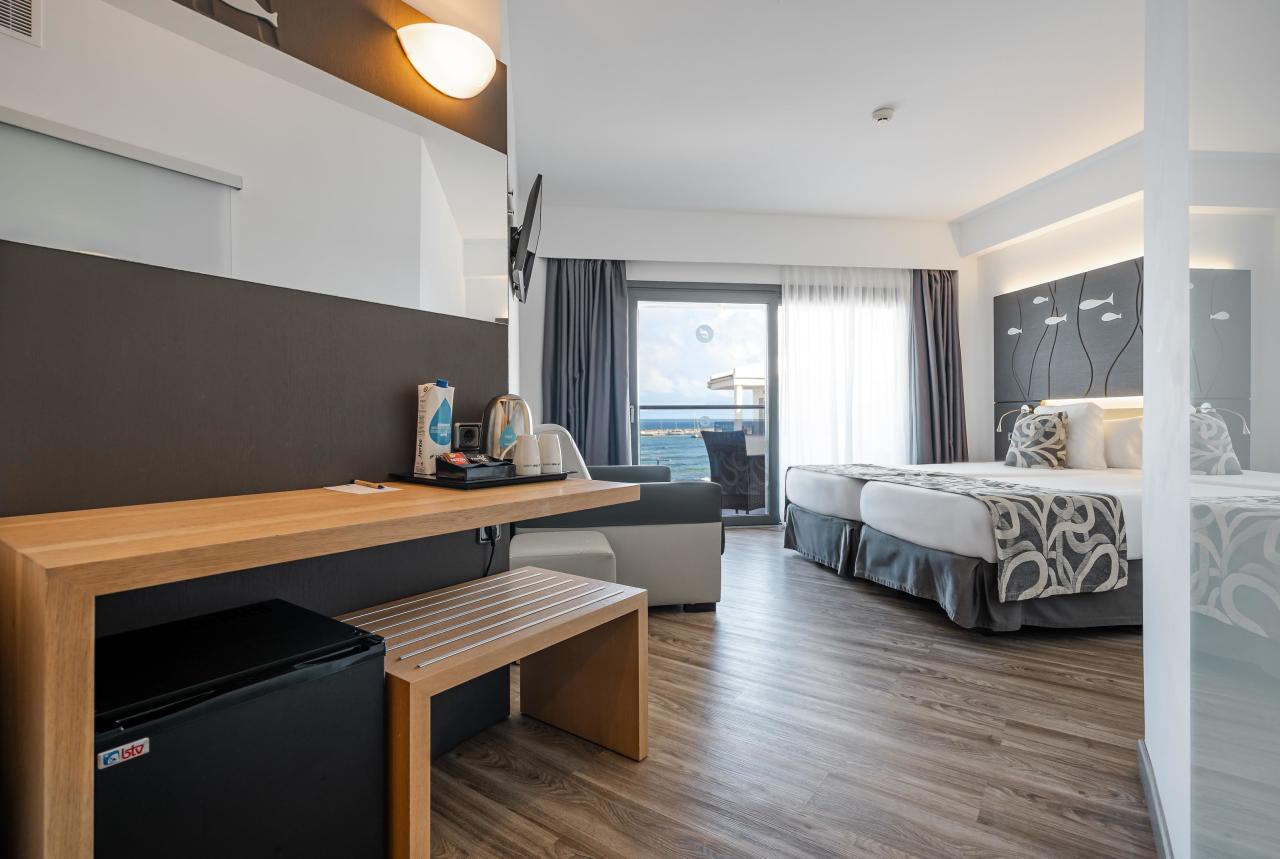046-W-room-example-double-room-standard-sea-view-double-room-se