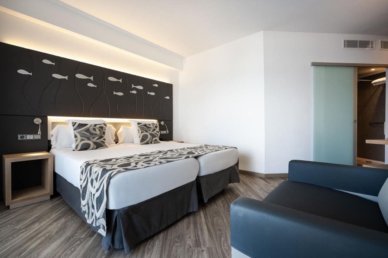 047-W-room-example-double-room-standard-sea-view-double-room-se