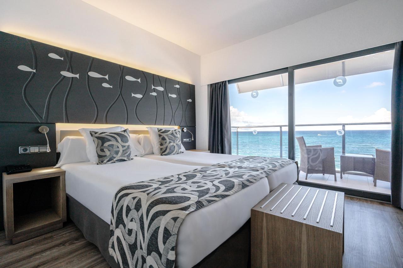 048-W-room-example-double-room-standard-seafront-view-double-ro
