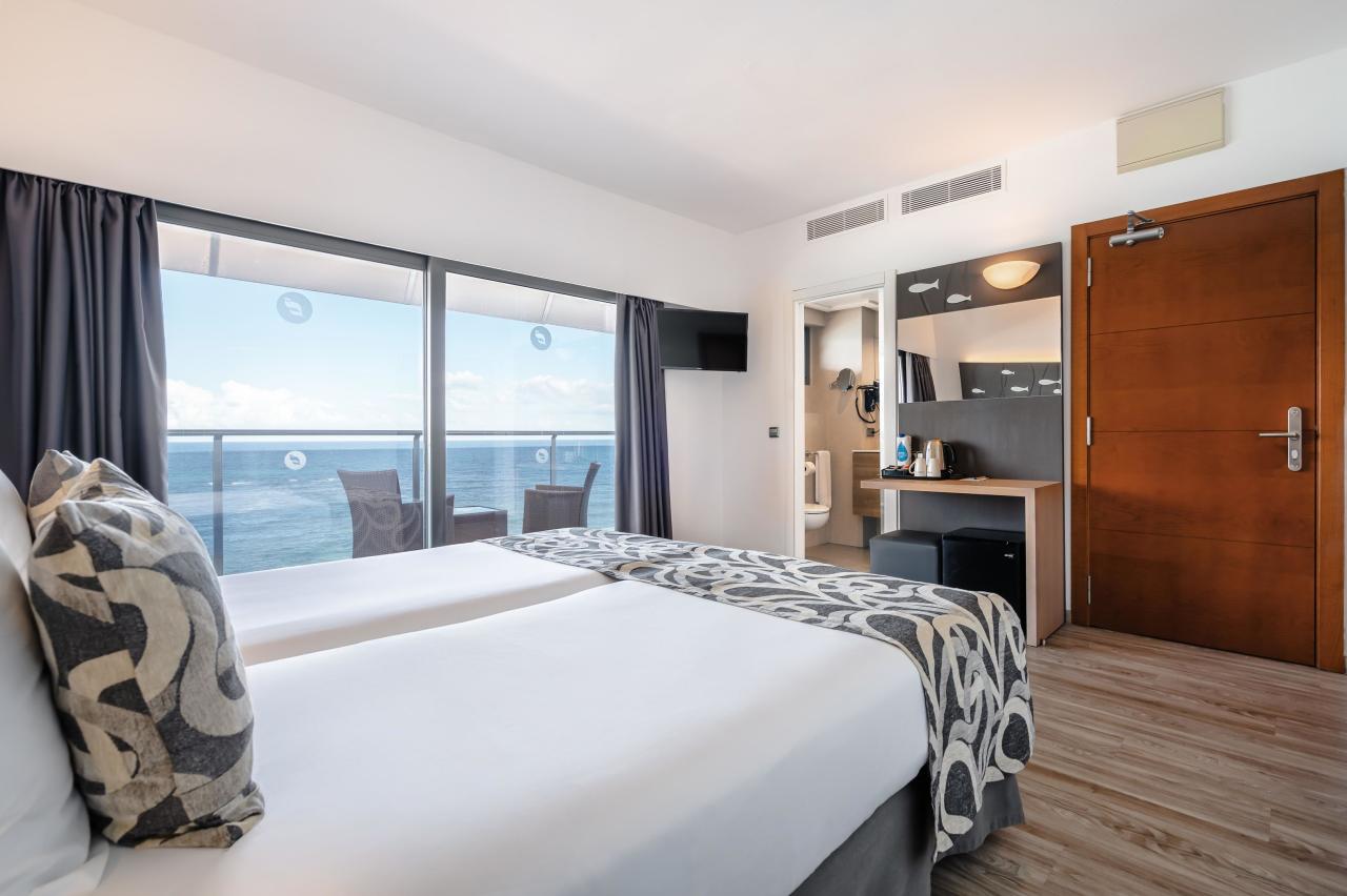 050-W-room-example-double-room-standard-seafront-view-double-ro