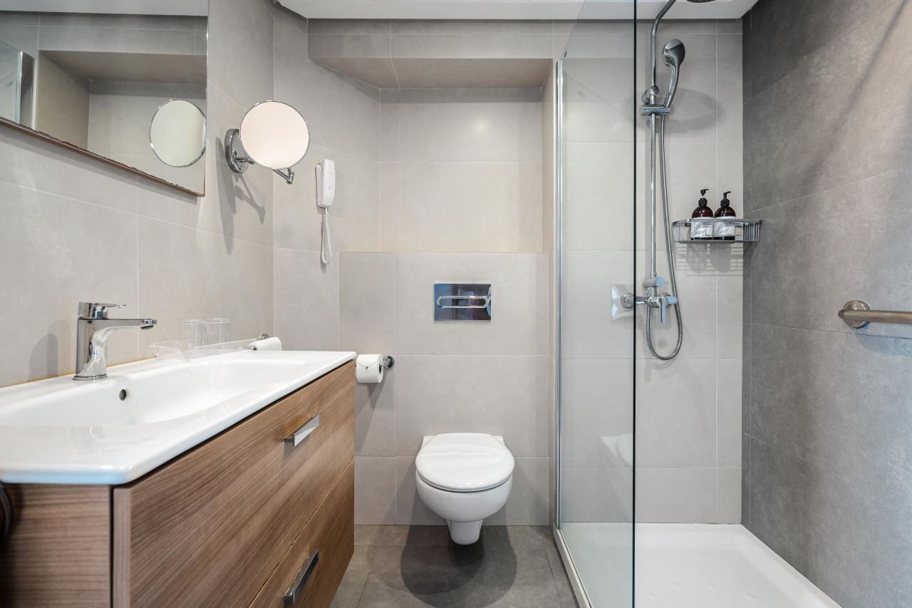 054-W-room-example-double-room-standard-seafront-view-double-ro