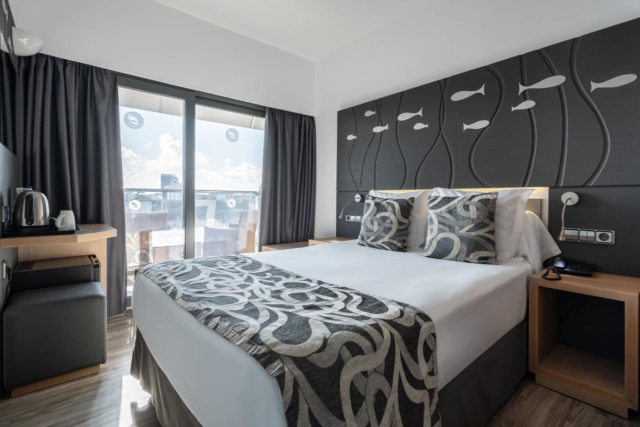 055-W-room-example-single-room-standard-street-view-single-room