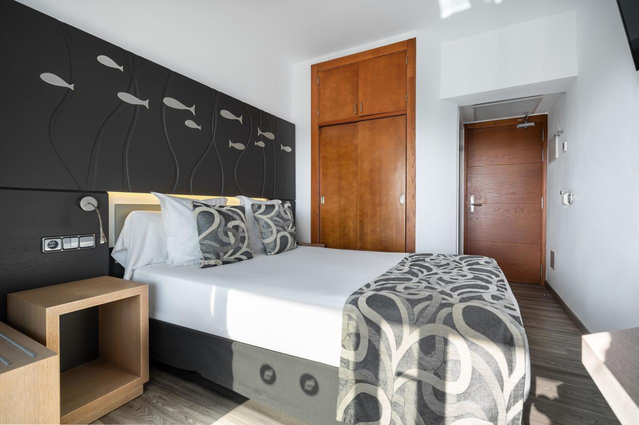057-W-room-example-single-room-standard-street-view-single-room