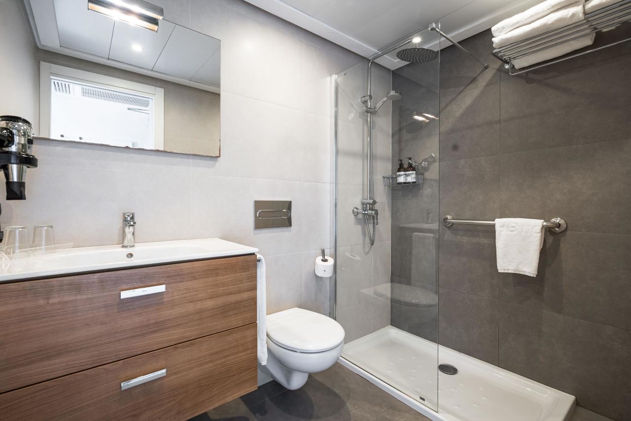 058-W-room-example-single-room-standard-street-view-single-room