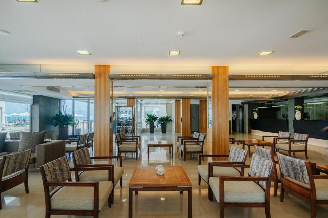 024-L-lounge-lobby_110534271