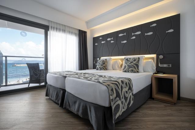 044-W-room-example-double-room-standard-sea-view-double-room-se