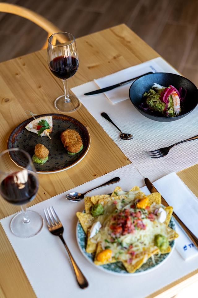 022-R-restaurant_110553182