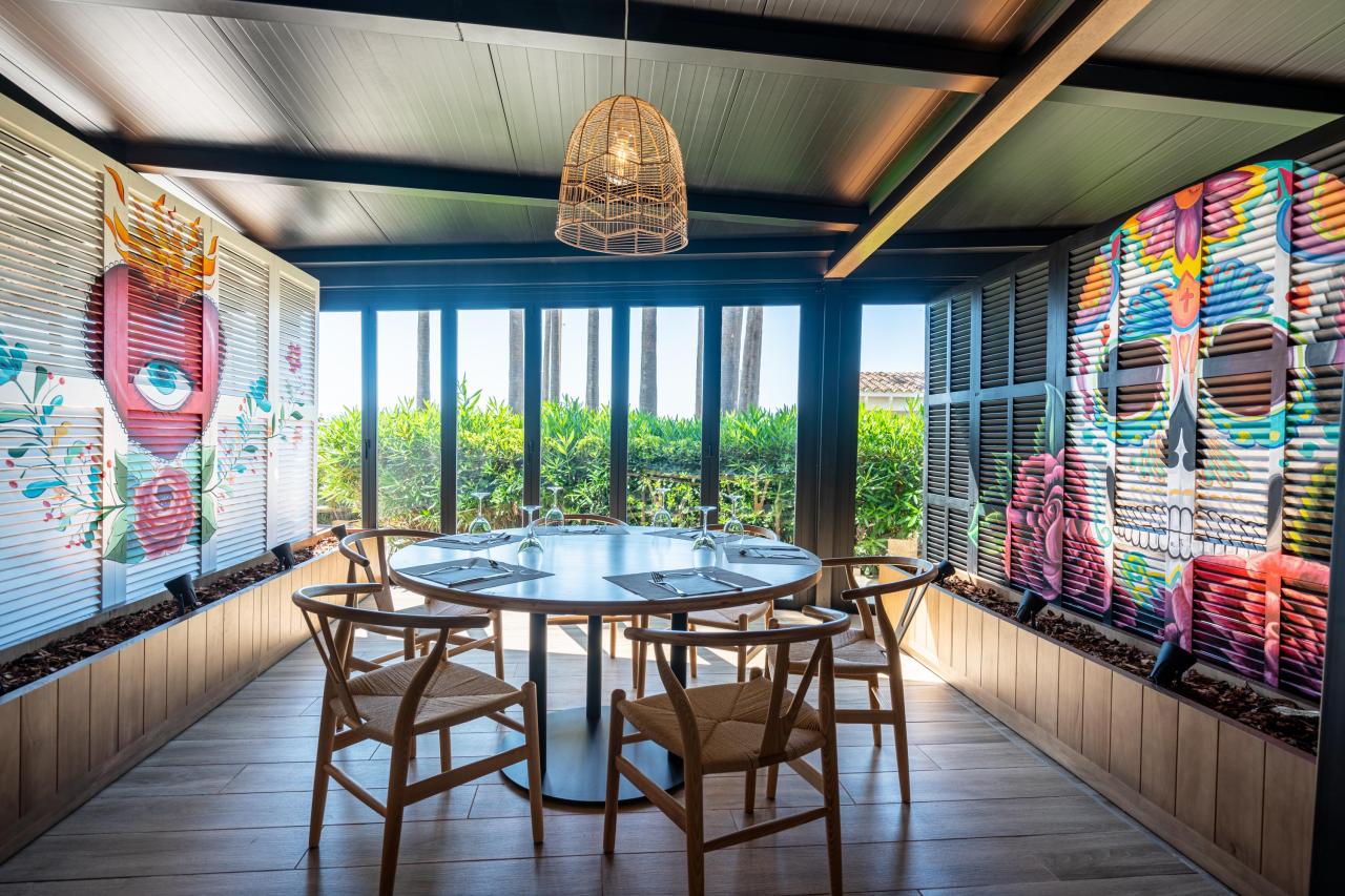 025-R-restaurant_110553184