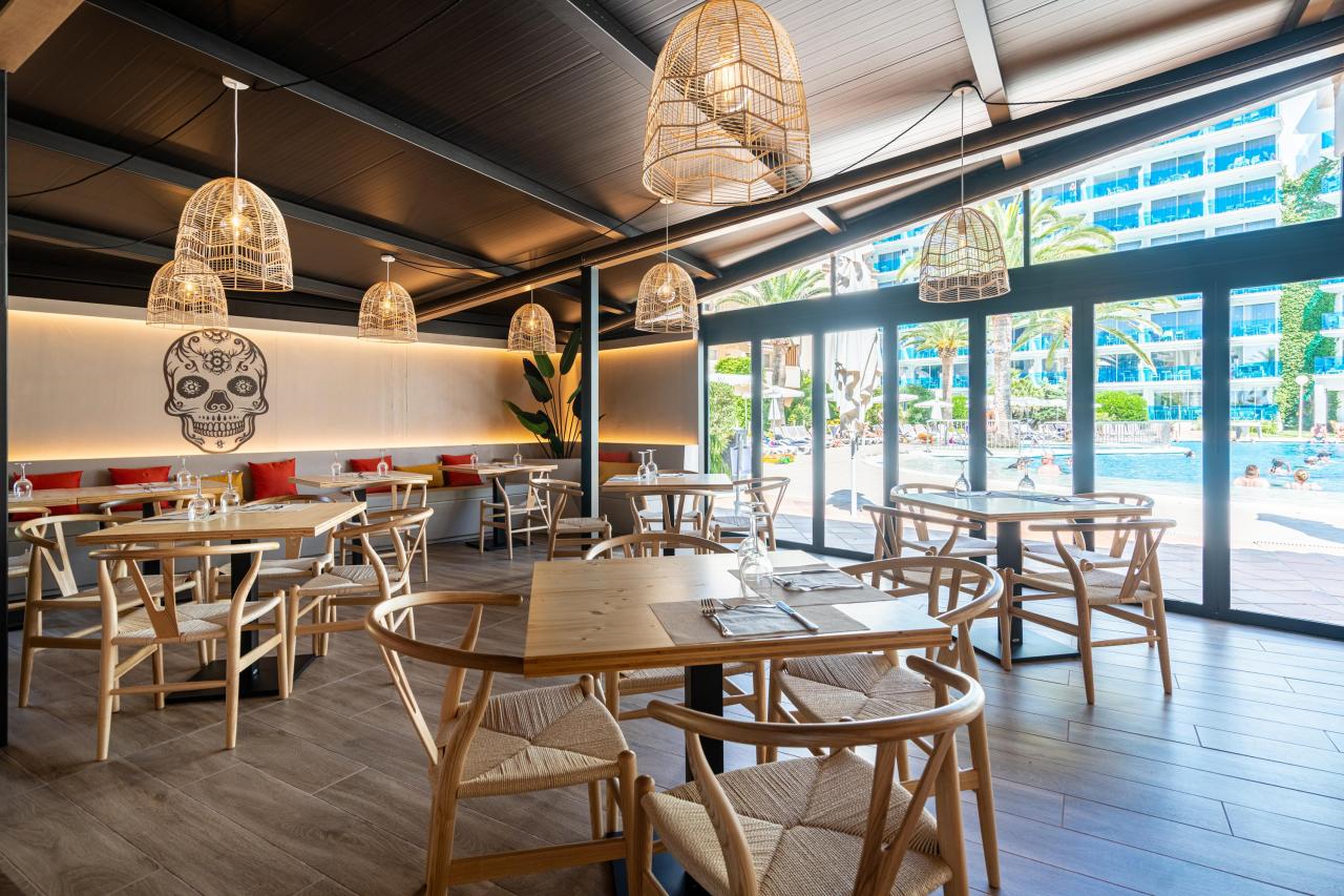 027-R-restaurant_110553140