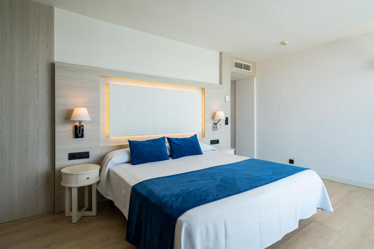039-W-room-example-suite-standard-junior-suite-junior-suite-bal