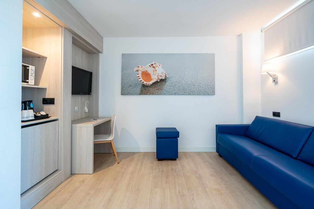 032-W-room-example-suite-standard-junior-suite-junior-suite-bal