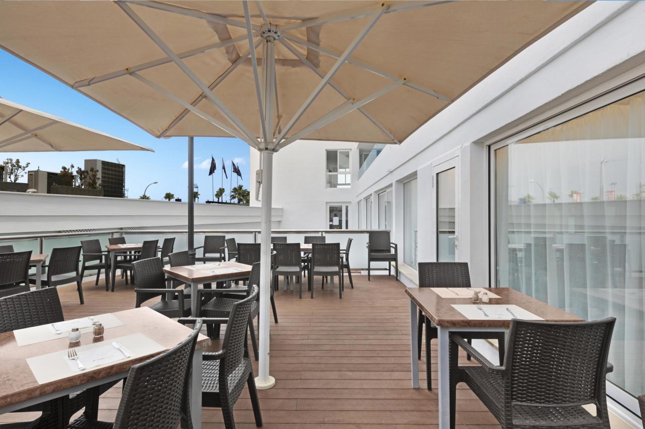 010-R-restaurant_110553161