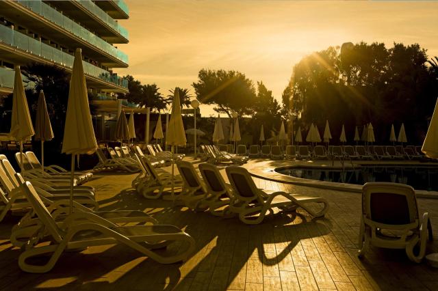 012-P-pool_110553128