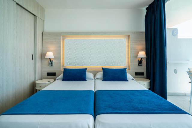 036-W-room-example-suite-standard-junior-suite-junior-suite-bal