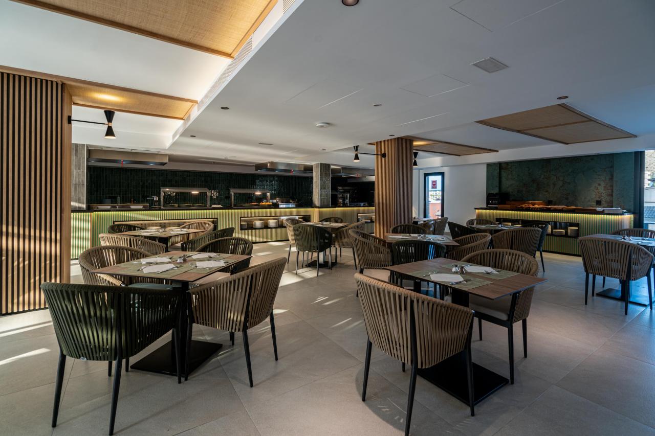 011-R-restaurant_109624880