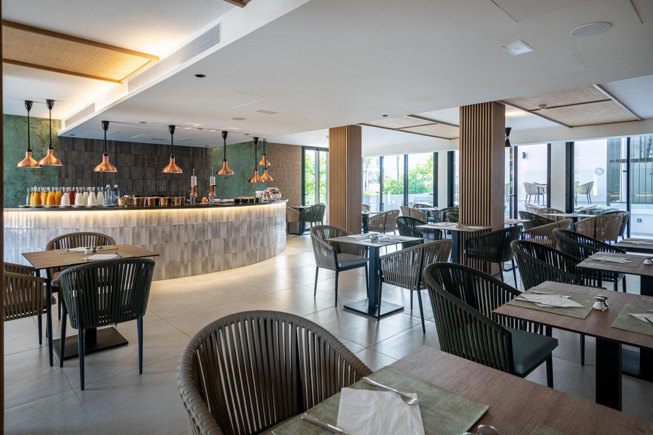 016-R-restaurant_109624870