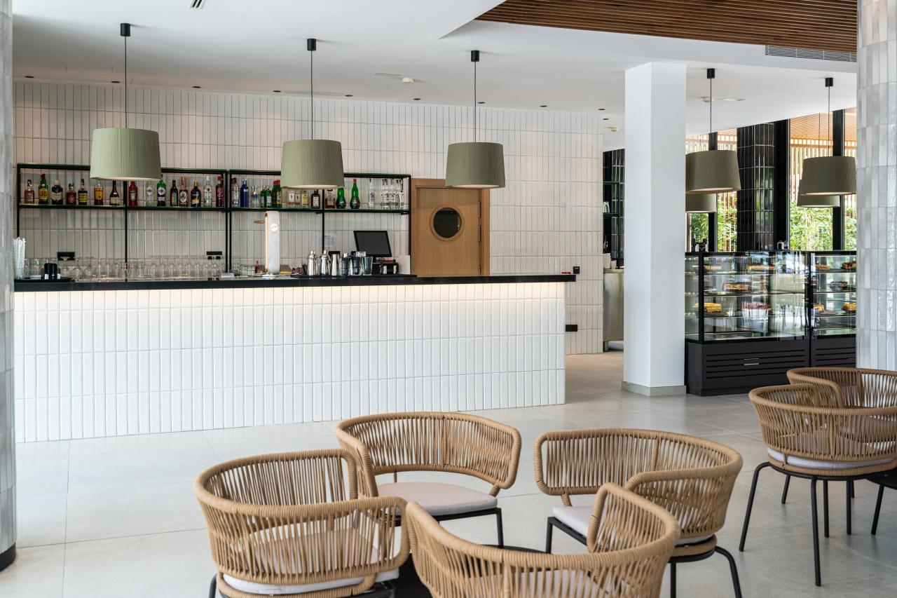 026-L-lounge-lobby_109611572