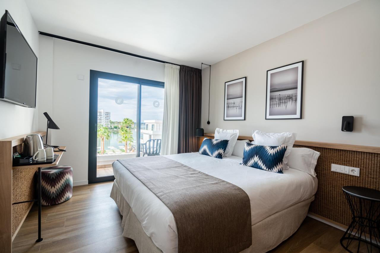 055-W-room-example-double-room-standard-pool-view-double-room-p