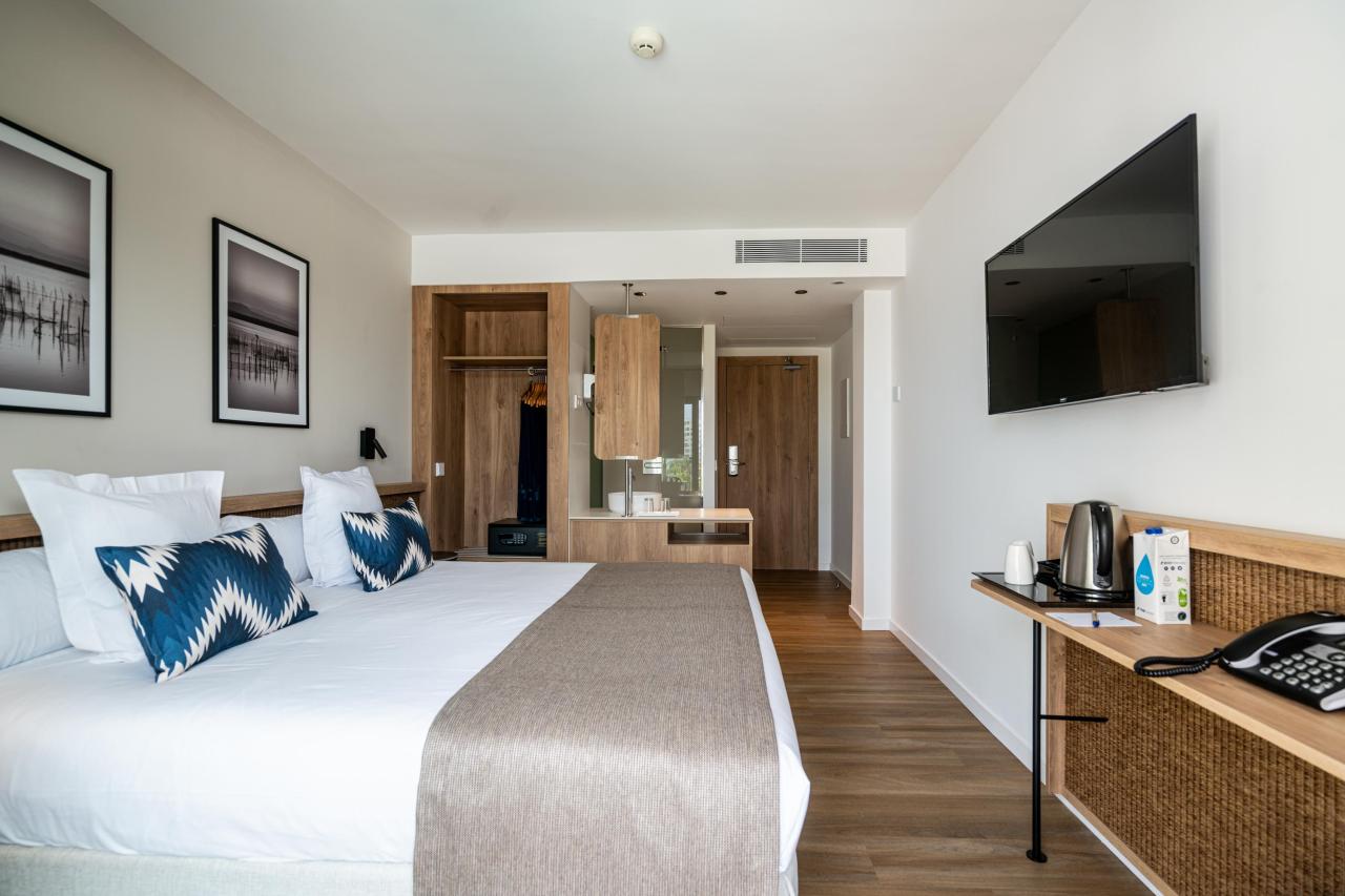 057-W-room-example-double-room-standard-pool-view-double-room-p
