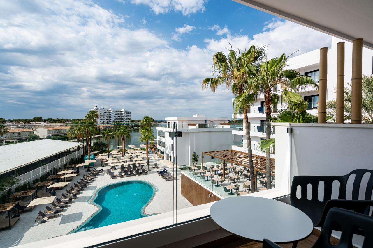 058-W-room-example-double-room-standard-pool-view-double-room-p